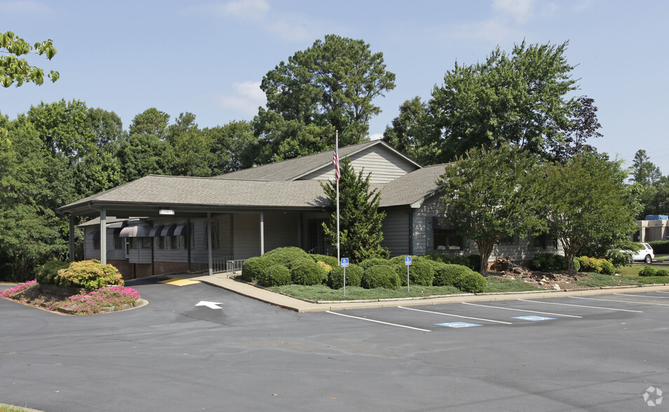 1770 Skylyn Dr, Spartanburg, SC for lease - Building Photo - Image 1 of 7