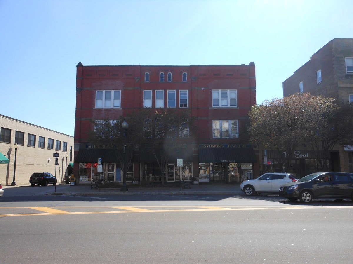 112 E Main St, Ravenna, OH 44266