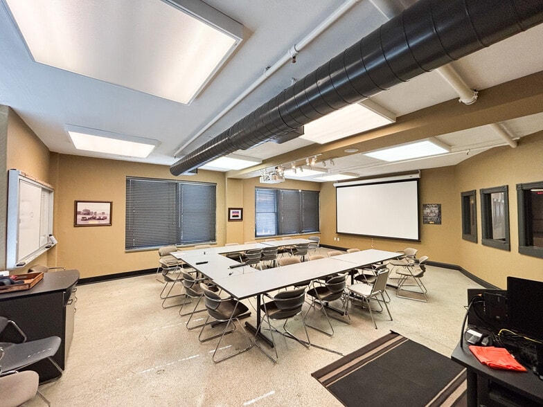 431 S Jefferson Ave, Springfield, MO for lease - Building Photo - Image 3 of 52