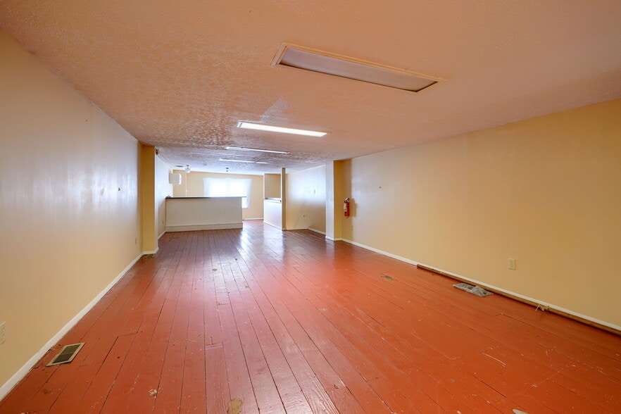166 W Main St, Chillicothe, OH for sale - Interior Photo - Image 3 of 9