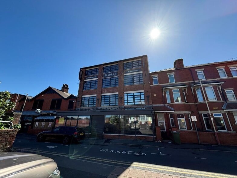 30 West St, Southport for lease - Building Photo - Image 1 of 33