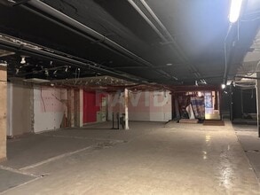 Retail in Barcelona, Barcelona for lease Interior Photo- Image 1 of 8