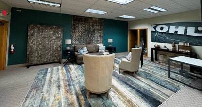 W165 N5815 Ridgewood Dr, Menomonee Falls, WI for lease Interior Photo- Image 2 of 21