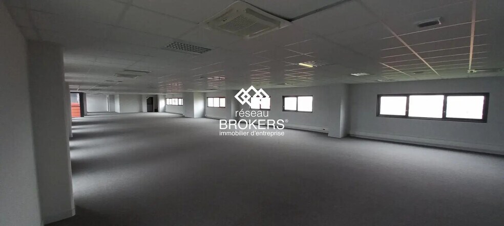 Office in Montauban for lease - Interior Photo - Image 2 of 8