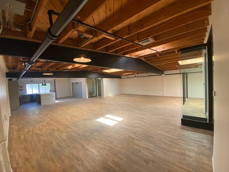 8469-8473 Melrose Ave, West Hollywood, CA for lease - Interior Photo - Image 3 of 8