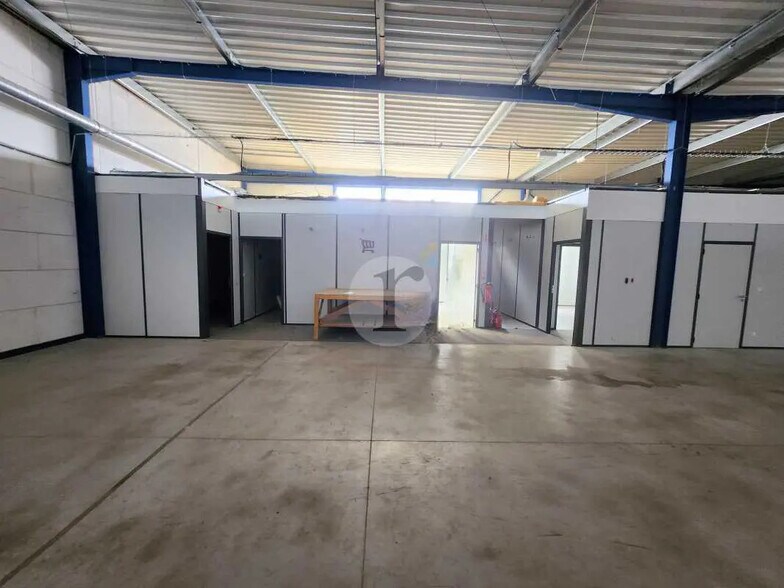 Flex in Anzin for lease - Interior Photo - Image 2 of 4