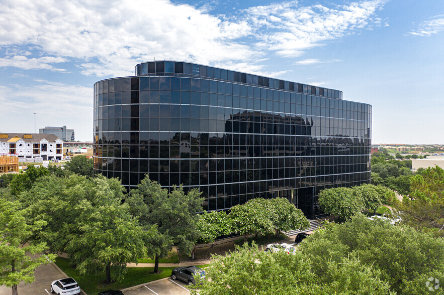 1425 Greenway Dr, Irving, TX for lease - Building Photo - Image 1 of 20