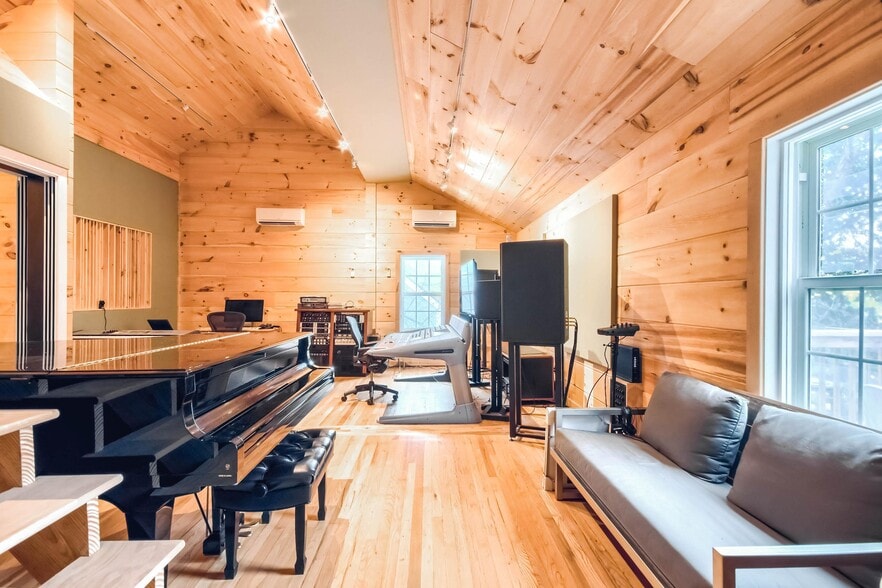 1440 Woodmont Ln, Atlanta, GA for sale - Interior Photo - Image 2 of 19