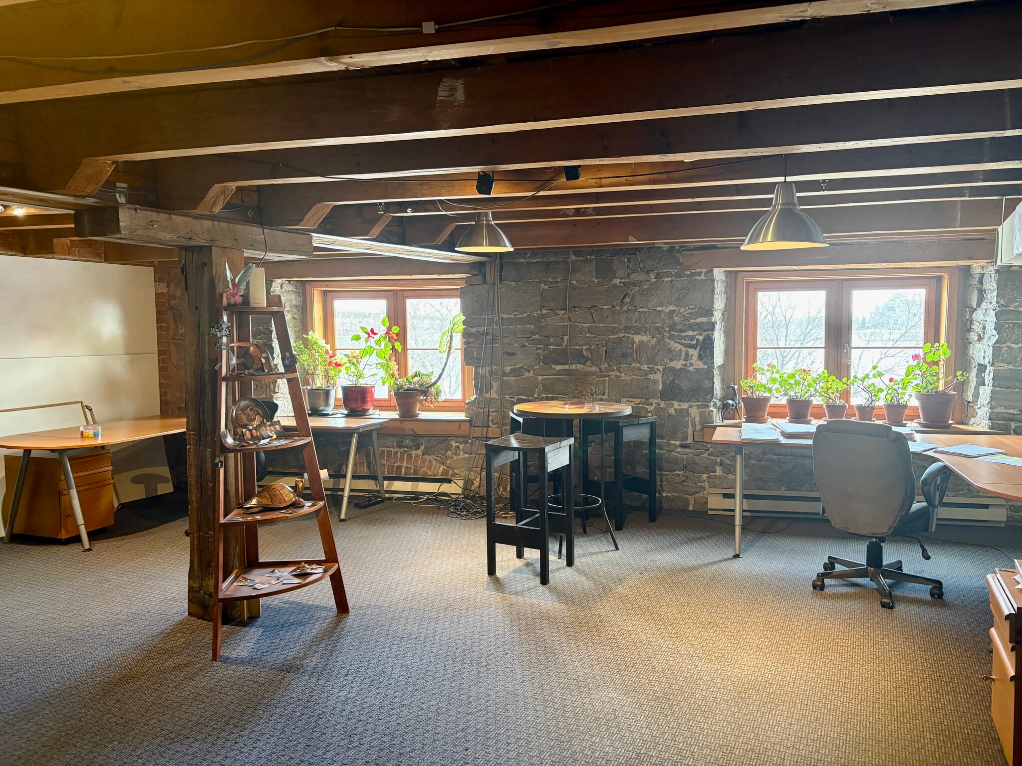 217 Rue De La Commune O, Montréal, QC for lease Interior Photo- Image 1 of 5