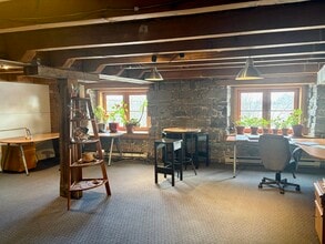 217 Rue De La Commune O, Montréal, QC for lease Interior Photo- Image 1 of 5