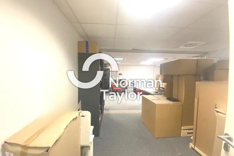 Office in Saint-Jean-de-Védas for lease - Interior Photo - Image 2 of 6