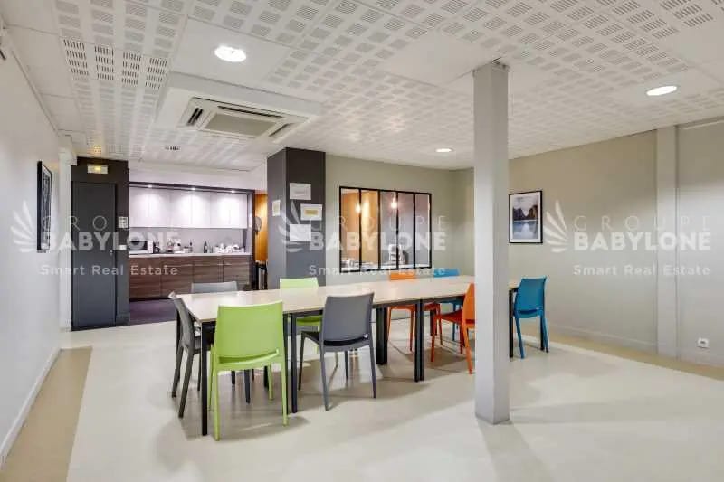 Office in Paris for lease - Building Photo - Image 2 of 10