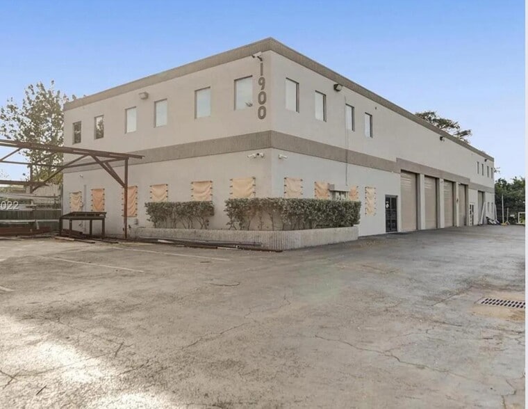 1901 NW 32nd St, Pompano Beach, FL for lease - Primary Photo - Image 2 of 2