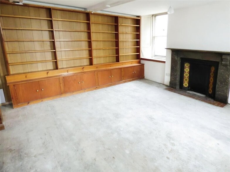 22 Market Sq, Kirkby Stephen for lease - Building Photo - Image 3 of 22