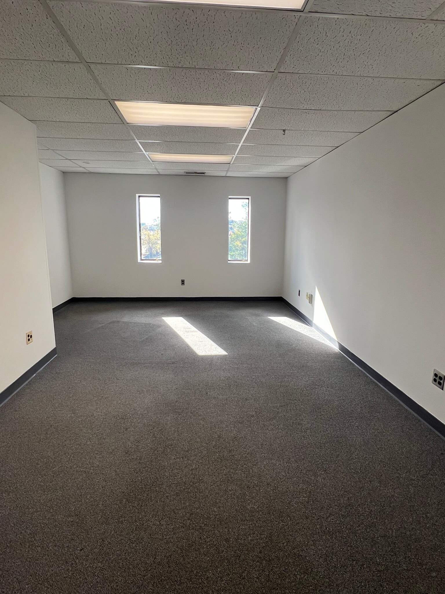2800 Juniper St, Fairfax, VA for lease Interior Photo- Image 1 of 6