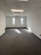 2800 Juniper St, Fairfax, VA for lease Interior Photo- Image 1 of 6