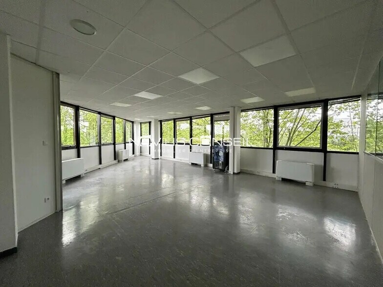 Office in Labège for lease - Interior Photo - Image 1 of 4