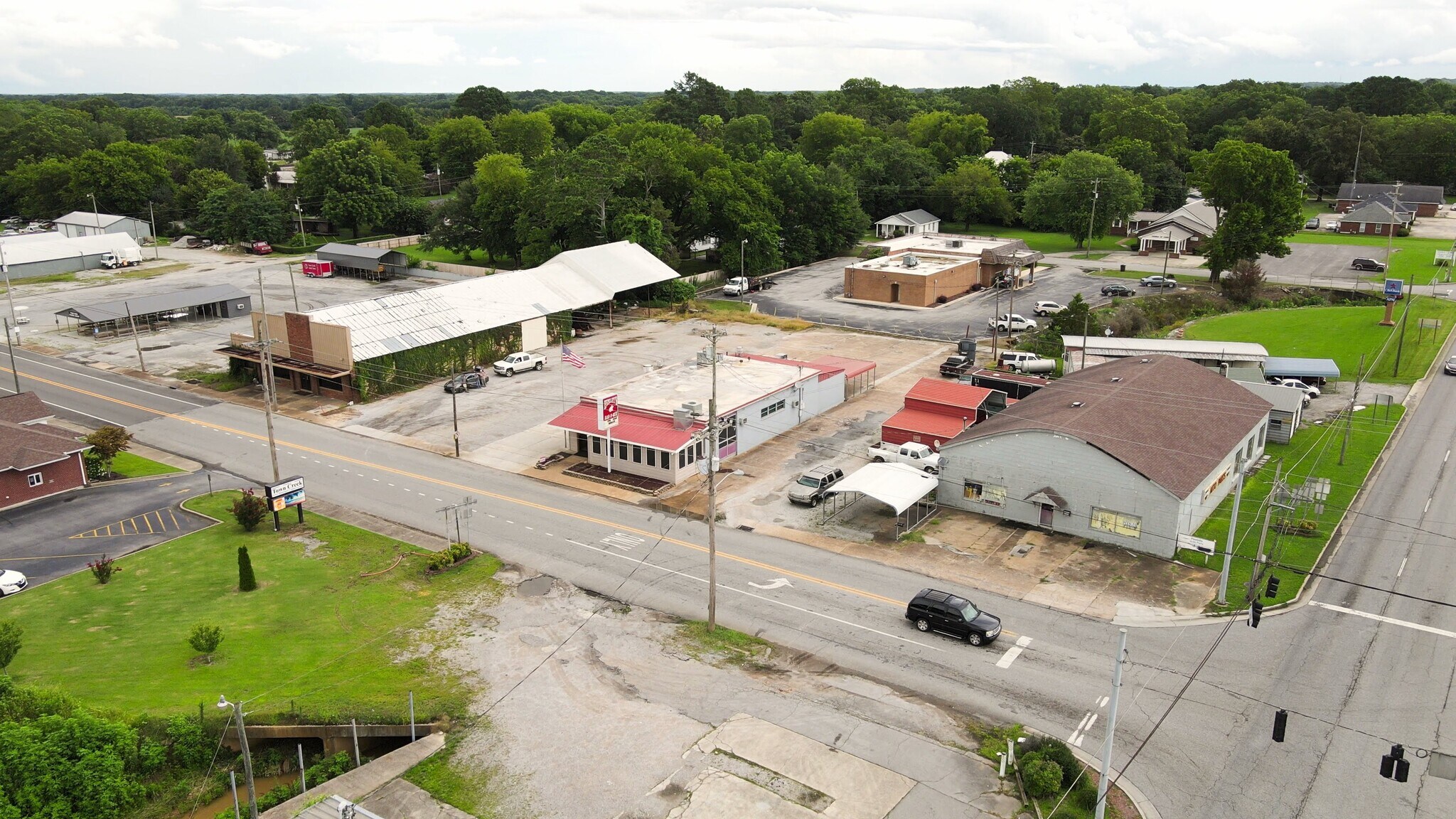 15908 Main St, Town Creek, AL 35672 Henley's BBQ