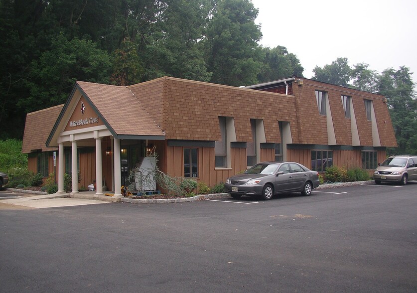 140 W Main St, Clinton Township, NJ for sale - Primary Photo - Image 1 of 1