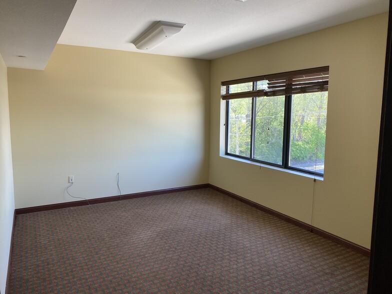 247 N Dixie Way, South Bend, IN for lease - Interior Photo - Image 3 of 7