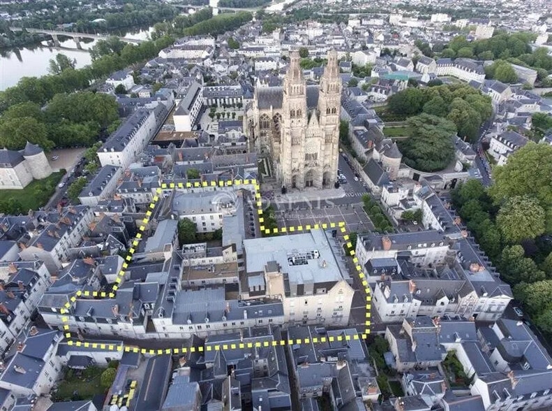 Retail in Tours for lease - Aerial - Image 3 of 5