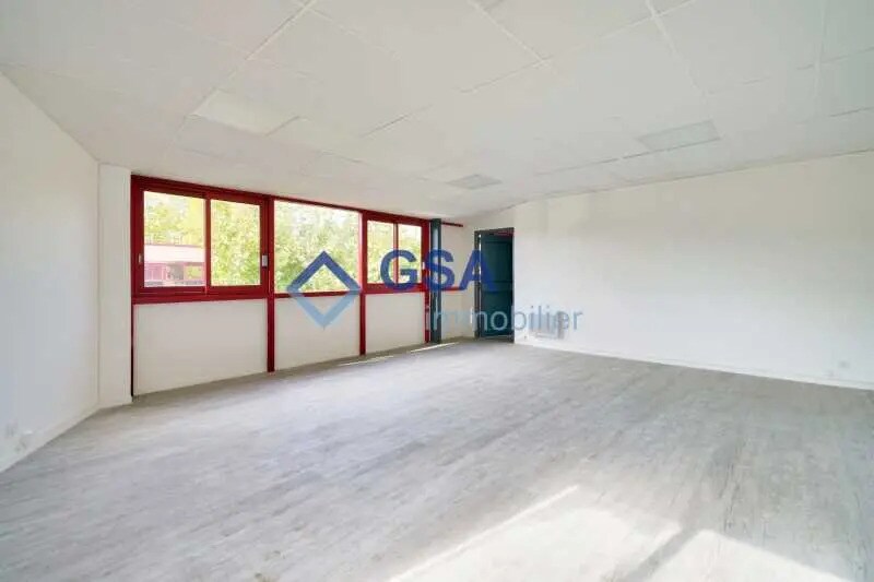 Office in Bondoufle for lease - Interior Photo - Image 3 of 5