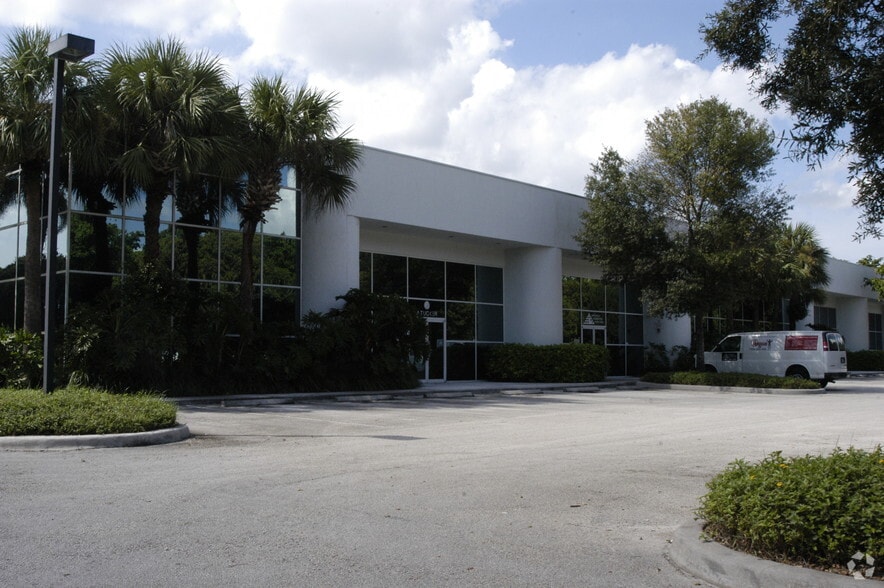 10300-10370 USA Today Way, Miramar, FL for lease - Building Photo - Image 2 of 3