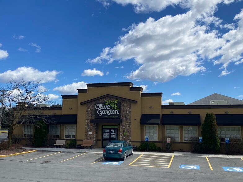 711-756 Upper Glen St, Queensbury, NY for lease - Building Photo - Image 2 of 19