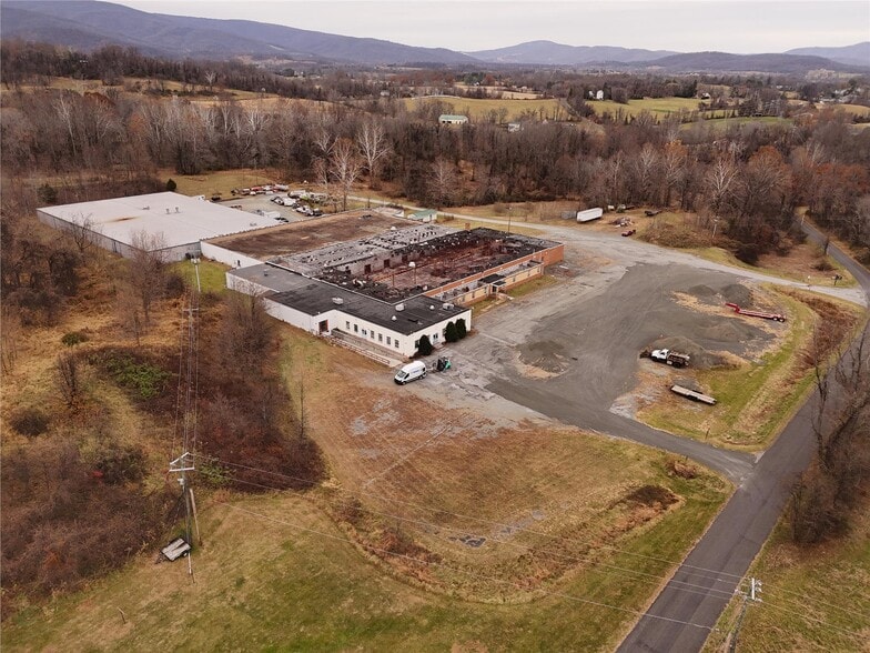 113 Aileen Rd, Flint Hill, VA for sale - Building Photo - Image 2 of 61