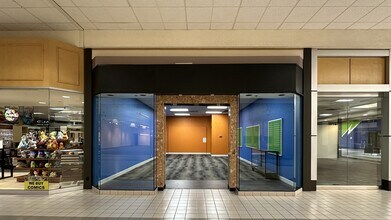 341-351 Three Rivers Dr, Kelso, WA for lease Interior Photo- Image 1 of 7