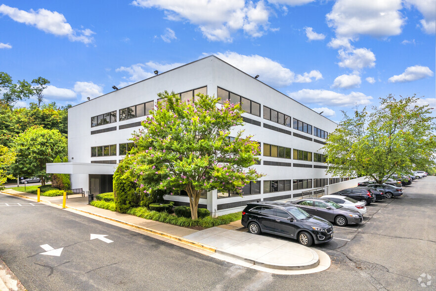 2101 Medical Park Dr, Silver Spring, MD for lease - Building Photo - Image 1 of 3