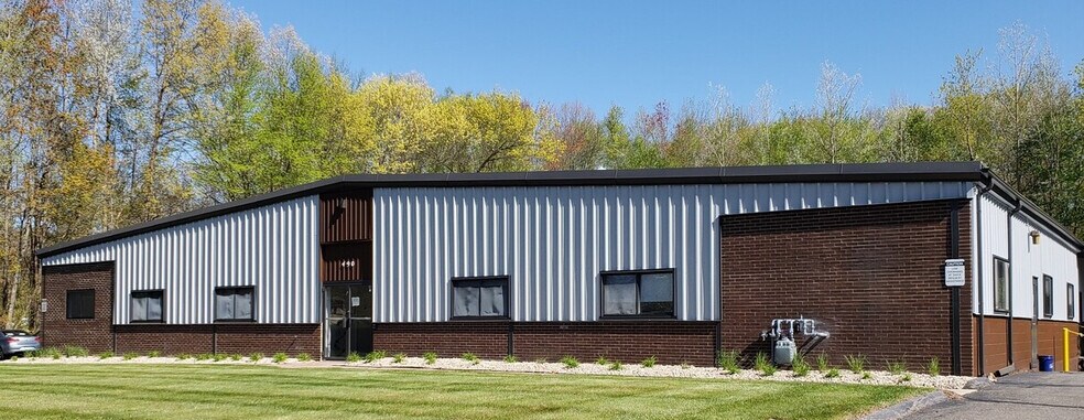 490 Burnham St, South Windsor, CT for sale - Building Photo - Image 1 of 1