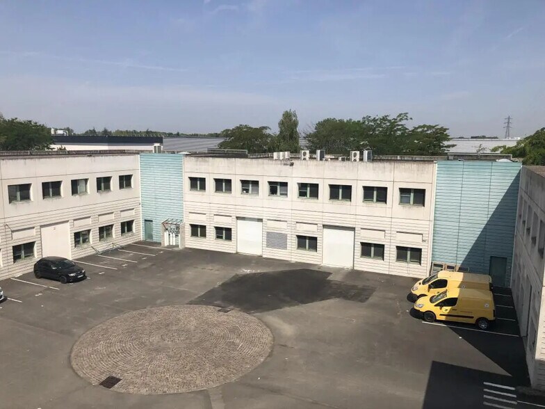 Office in Lisses for lease - Building Photo - Image 2 of 12