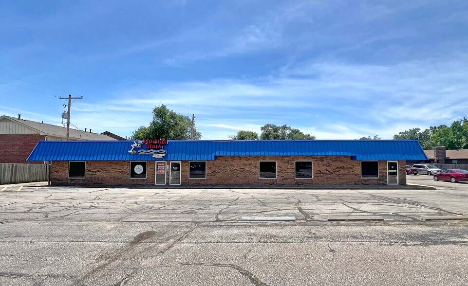 9505 W Central Ave, Wichita, KS for lease - Building Photo - Image 1 of 2