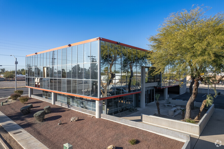 4067 E Grant Rd, Tucson, AZ for lease - Building Photo - Image 2 of 9