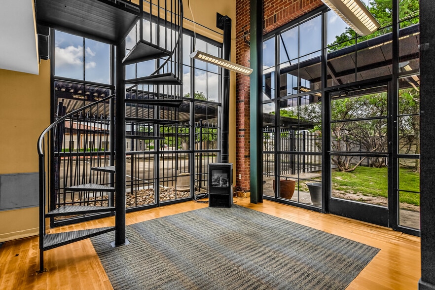 4340 N Josey Ln, Carrollton, TX for sale - Interior Photo - Image 3 of 8