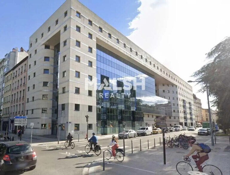 Office in Lyon for sale - Building Photo - Image 1 of 4
