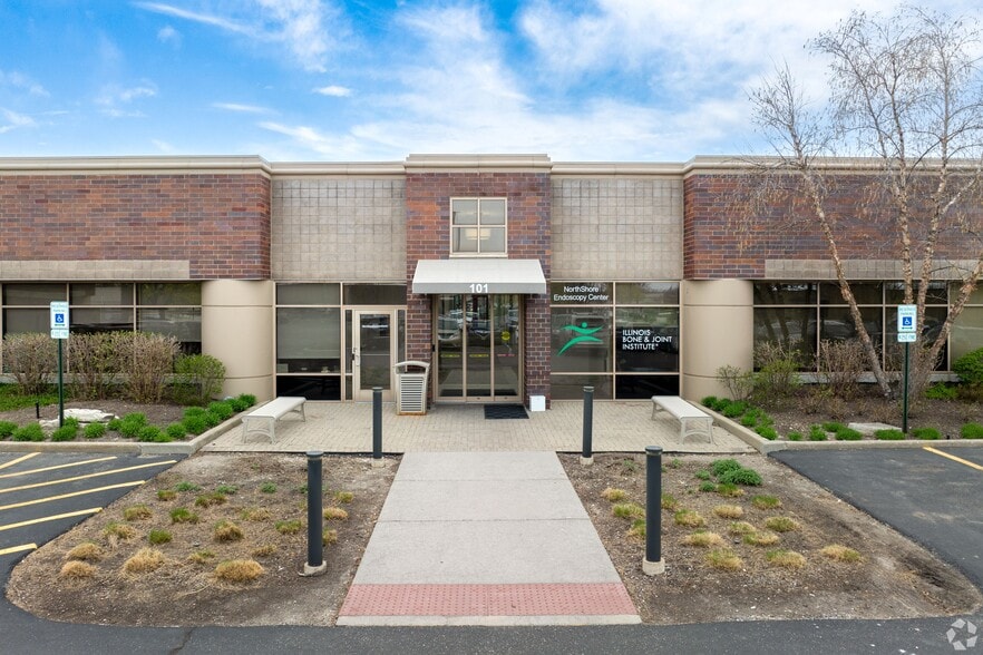 101 Waukegan Rd, Lake Bluff, IL for lease - Building Photo - Image 2 of 6