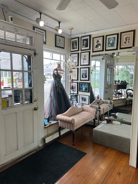 705 Main St, Hyannis, MA for sale - Lobby - Image 3 of 18