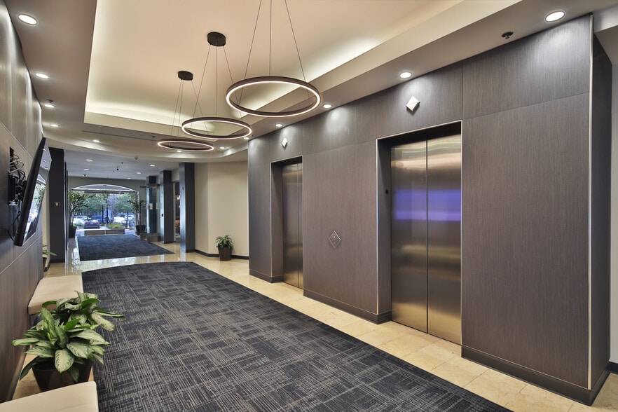 2829 Townsgate Rd, Westlake Village, CA for lease - Interior Photo - Image 2 of 2