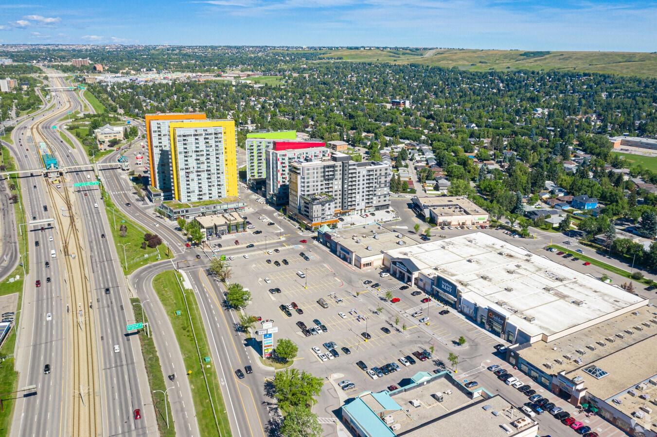 10 Brentwood Cmn NW, Calgary, AB T2L 1K8