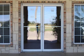 1650 W Chapman Dr, Sanger, TX for lease Building Photo- Image 2 of 9