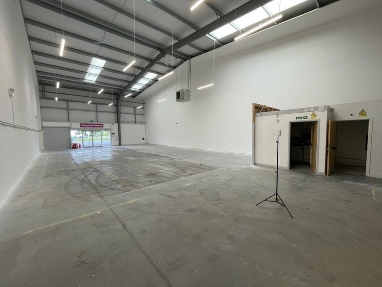 Units A-E Vanguard Way, Shrewsbury for lease - Interior Photo - Image 3 of 8