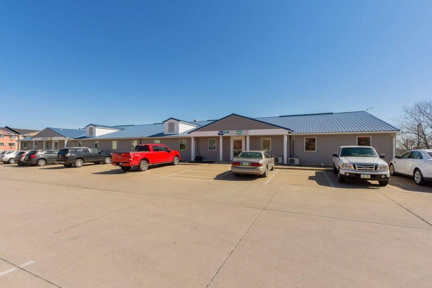 3260 Southgate Pl SW, Cedar Rapids, IA for sale - Building Photo - Image 1 of 1