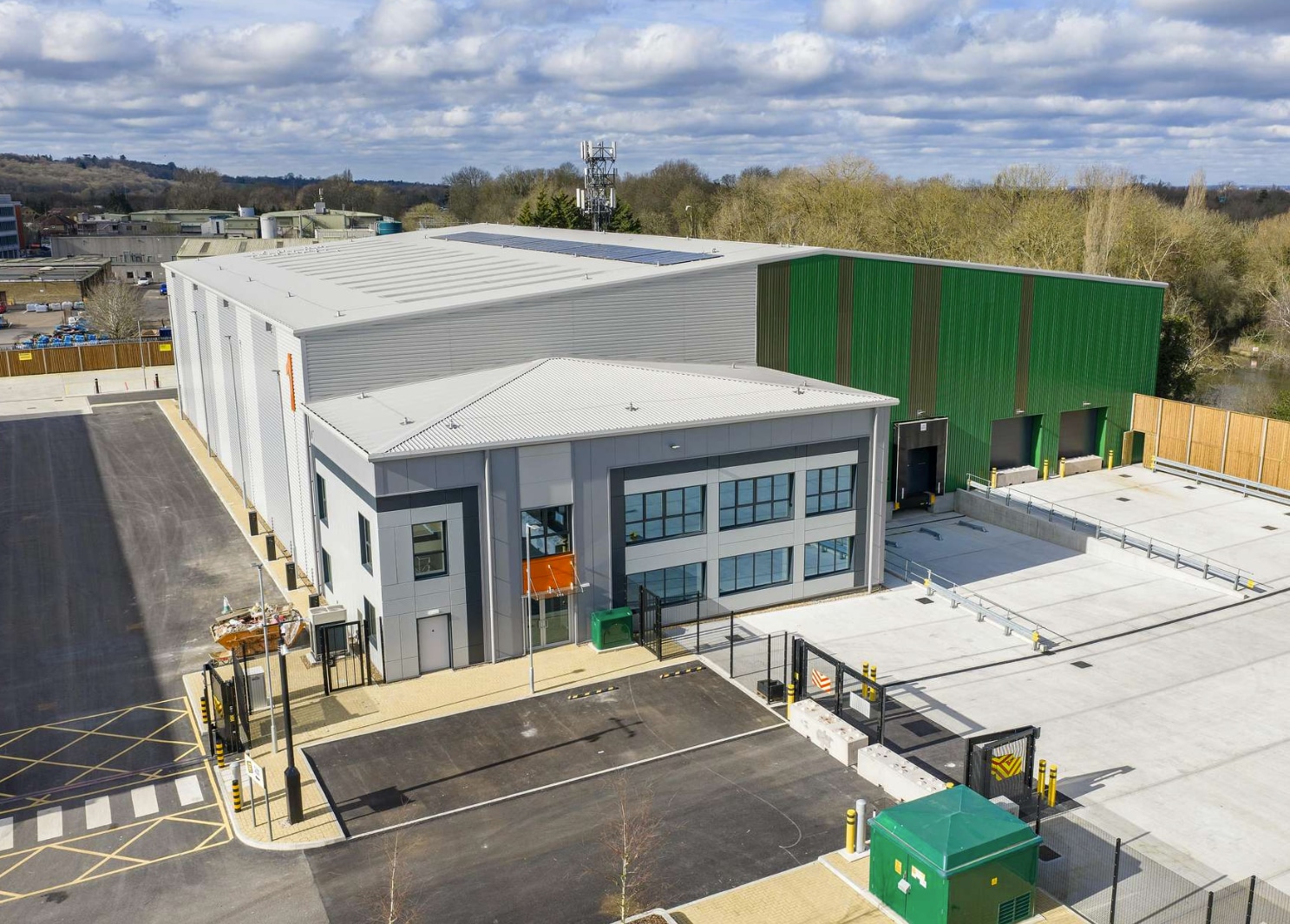 The Causeway, Staines for lease Primary Photo- Image 1 of 2