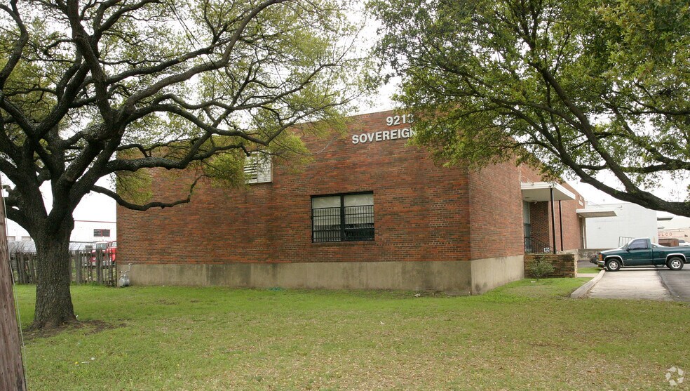 9213 Sovereign Row, Dallas, TX for lease - Building Photo - Image 2 of 3