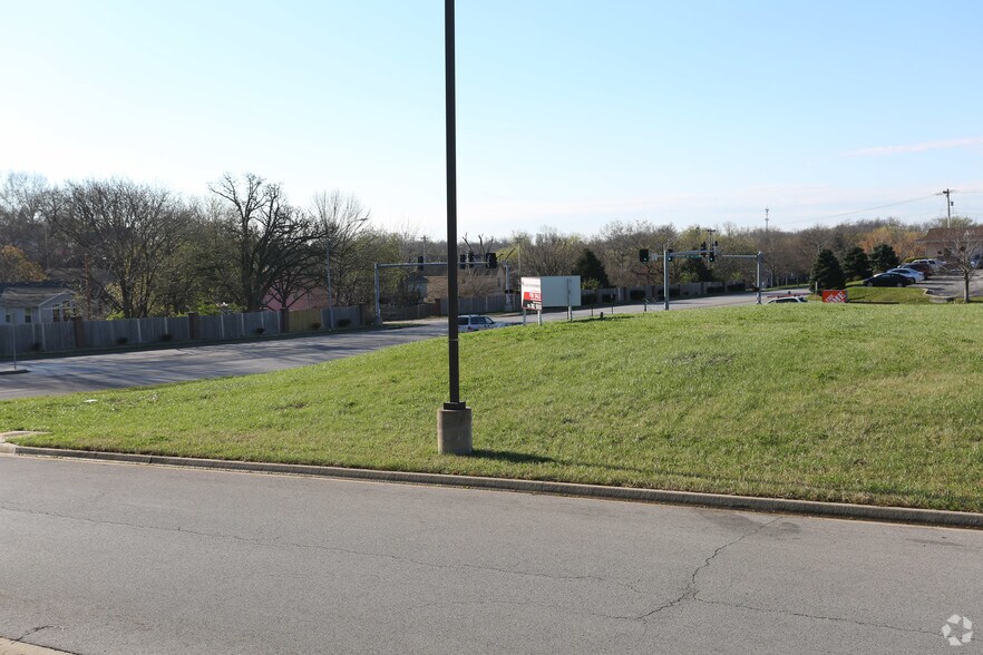 Lee's Summit Rd, Independence, MO 64055