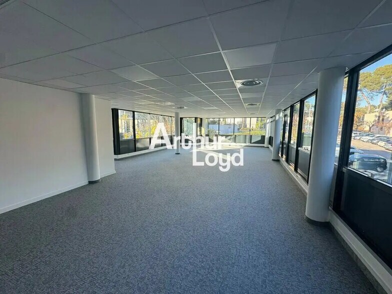 Office in Antibes for lease - Interior Photo - Image 3 of 7