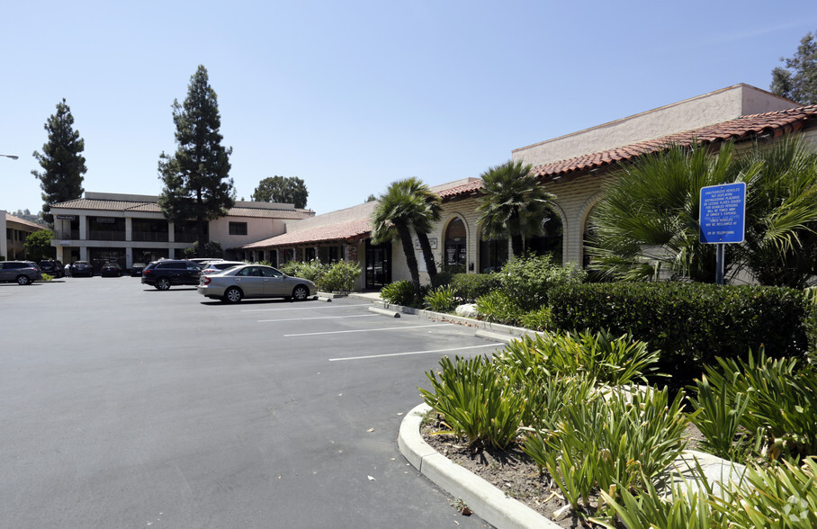 31824-31850 Village Center Rd, Westlake Village, CA for lease - Building Photo - Image 1 of 10