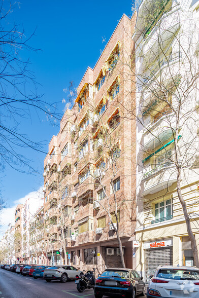 Multifamily in Madrid, MAD for sale - Primary Photo - Image 2 of 2